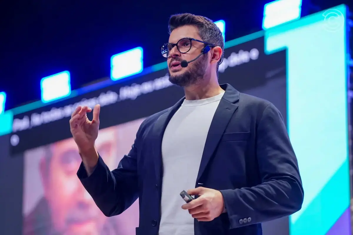 Diogo Cortiz, cientista cognitivo, professor da PUC-SP e palestrante de IA, inovação e comportamento.