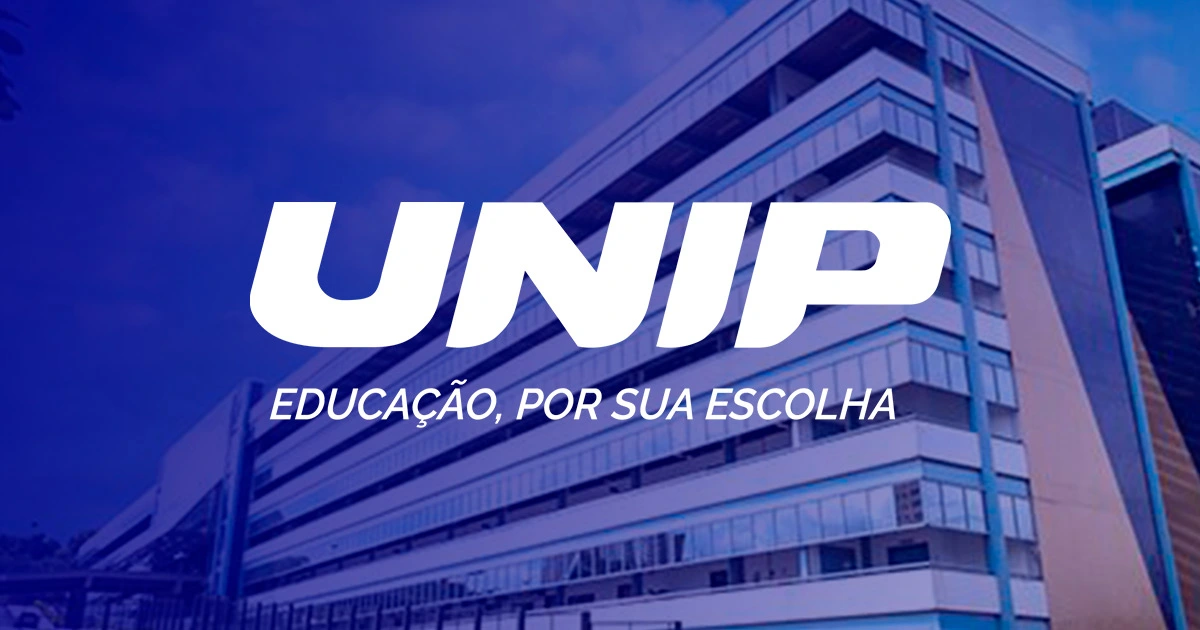 Fachada do campus da Universidade Paulista – UNIP, com o logotipo em destaque sobre um prédio moderno.