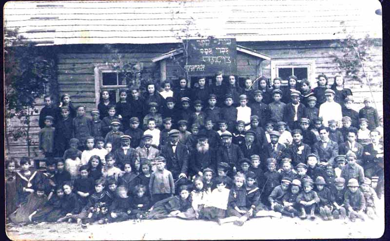 Interactive map of the 1923 Tarbut School all-students photograph, Vishnive