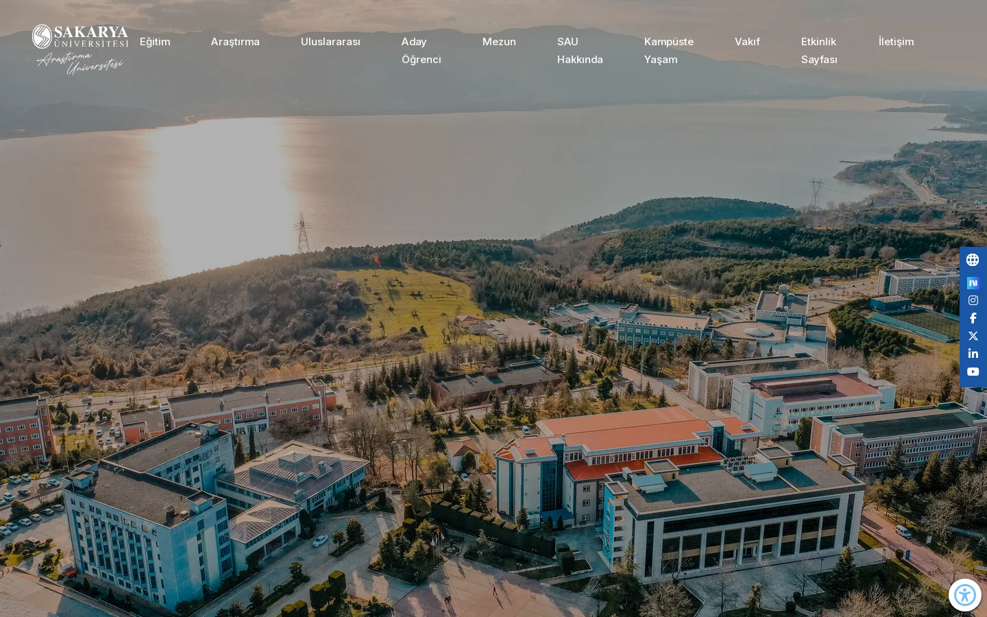 Sakarya Üniversitesi 首页截图