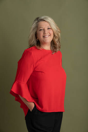 Robyn Holland: Journalist, PR specialist and copywriter · Twitter